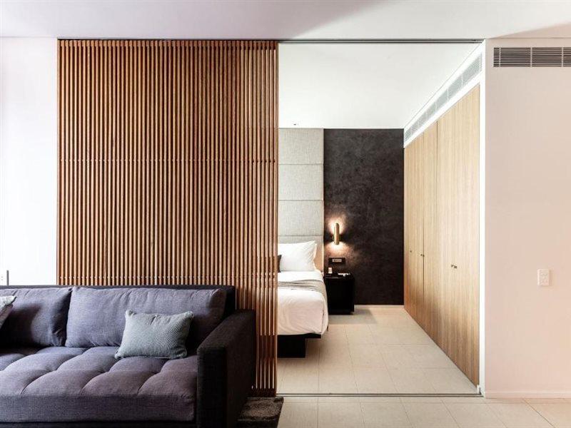 Skye Suites Sydney Kültér fotó A sliding door