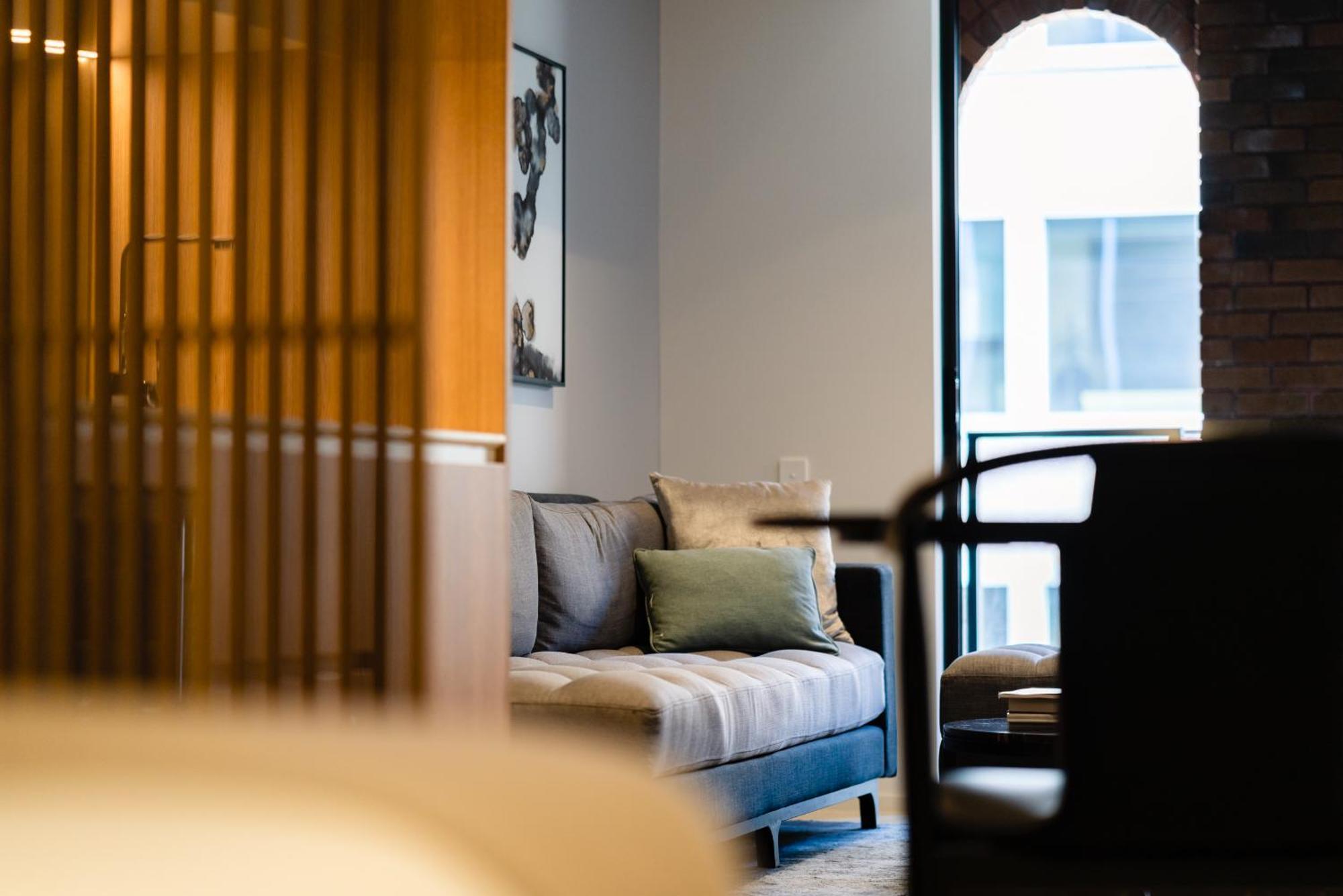 Skye Suites Sydney Szoba fotó A room at the hotel