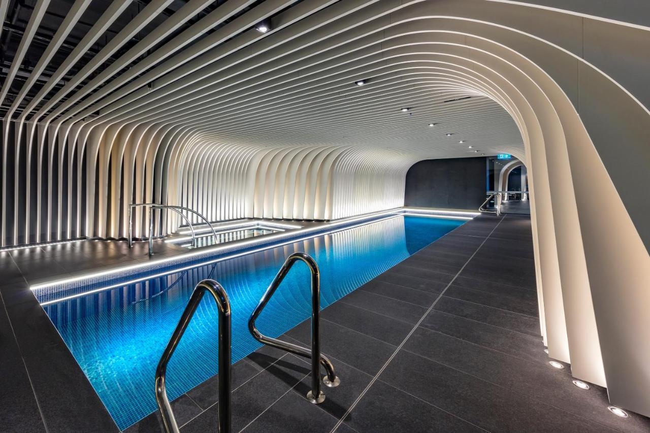 Skye Suites Sydney Kültér fotó The pool at The Standard London