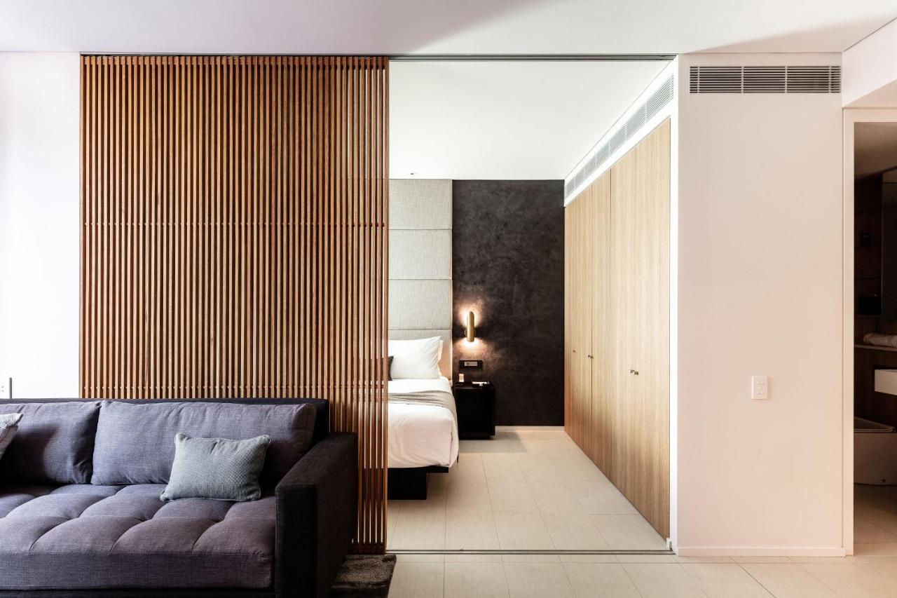 Skye Suites Sydney Kültér fotó A sliding door